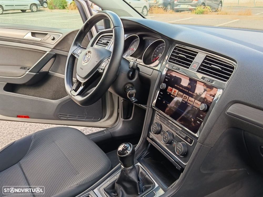 VW Golf 1.6 TDI Confortline - 19