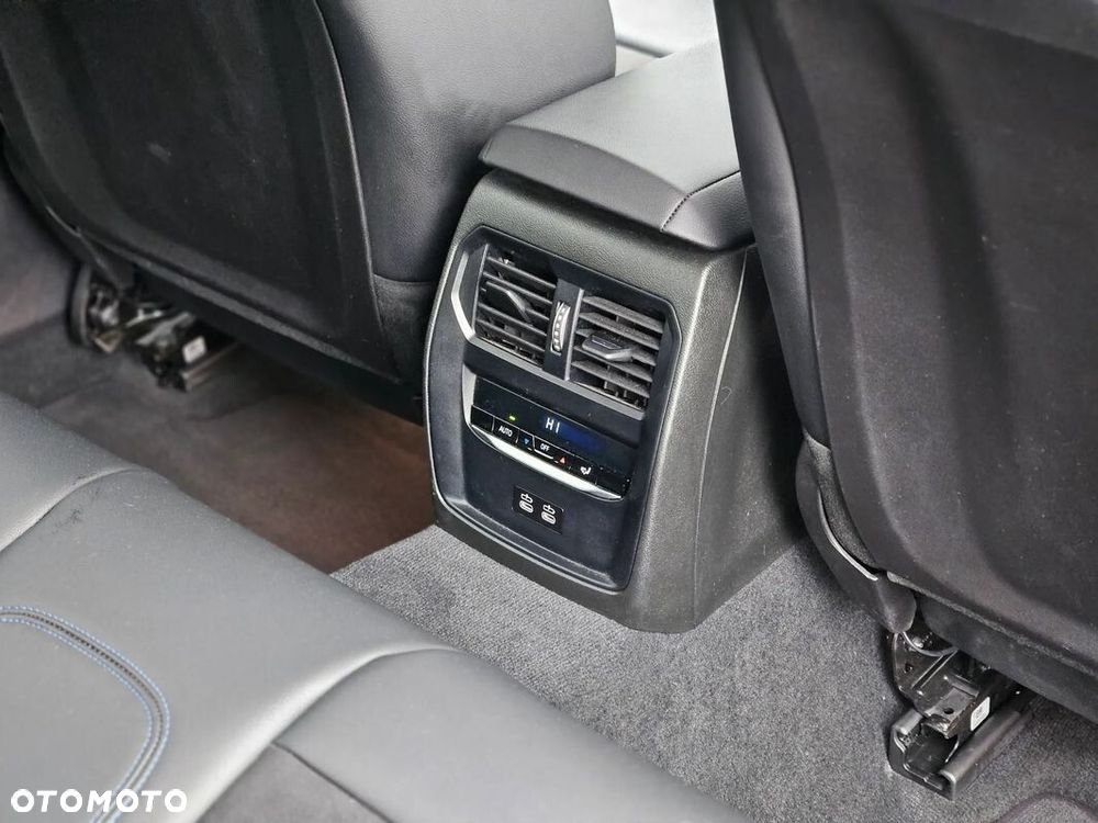 BMW Seria 3 320i xDrive M Sport - 30