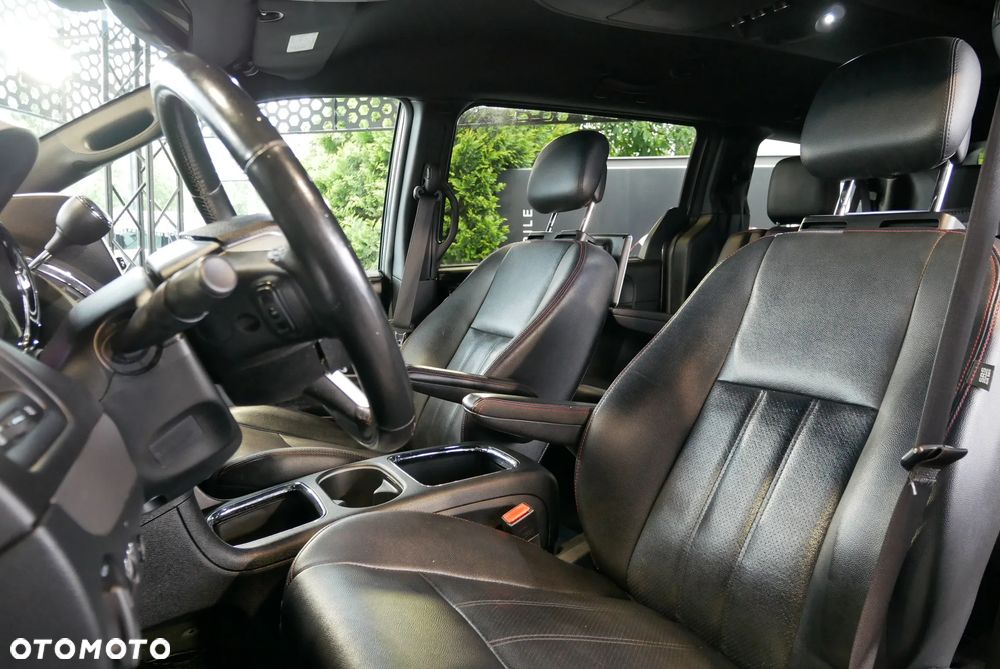 Dodge Grand Caravan - 10