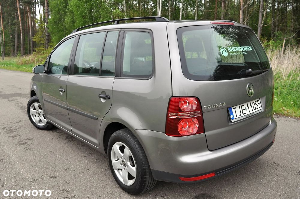 Volkswagen Touran 1.6 Conceptline - 10
