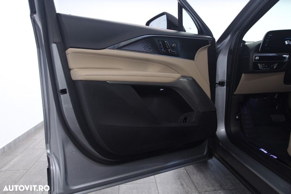 Cadillac Lyriq - 10