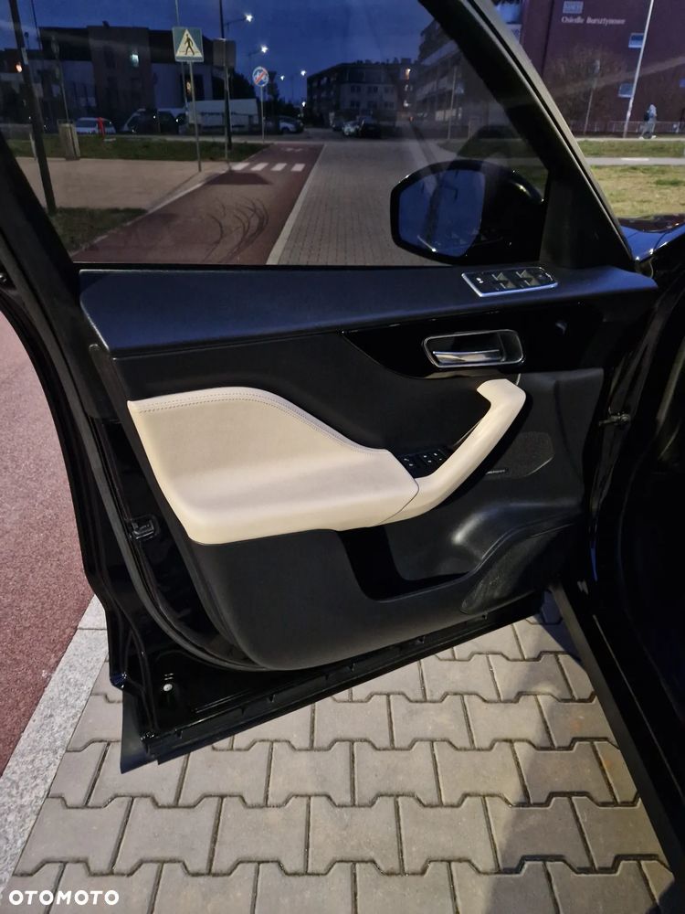 Jaguar F-Pace 2.0 i4P AWD Prestige - 24