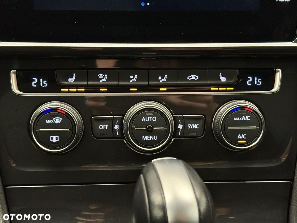Volkswagen Golf - 28