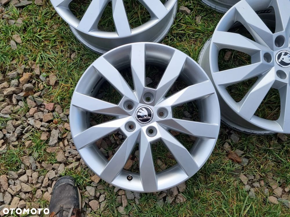 Skoda 5E0 OCTAVIA 3,4,SUPERB,AUDI,VW GOLF,SEAT alu 6x17 ET48 5X112 bdb stan - 2