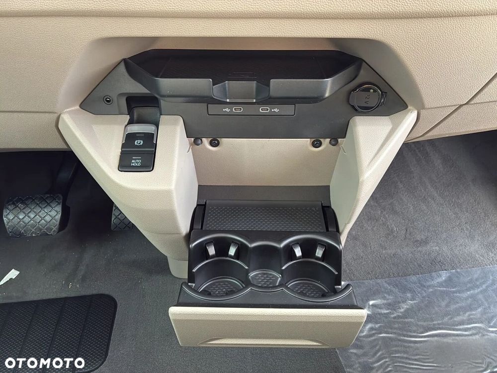 Volkswagen Multivan - 34
