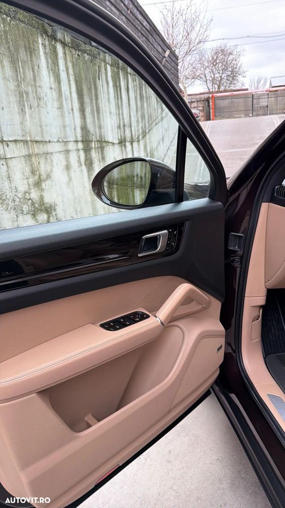 Porsche Cayenne - 5