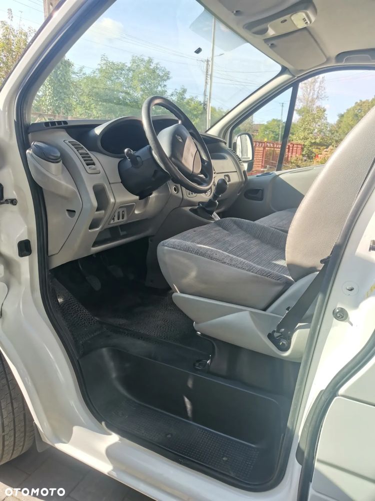 Renault Trafic - 16