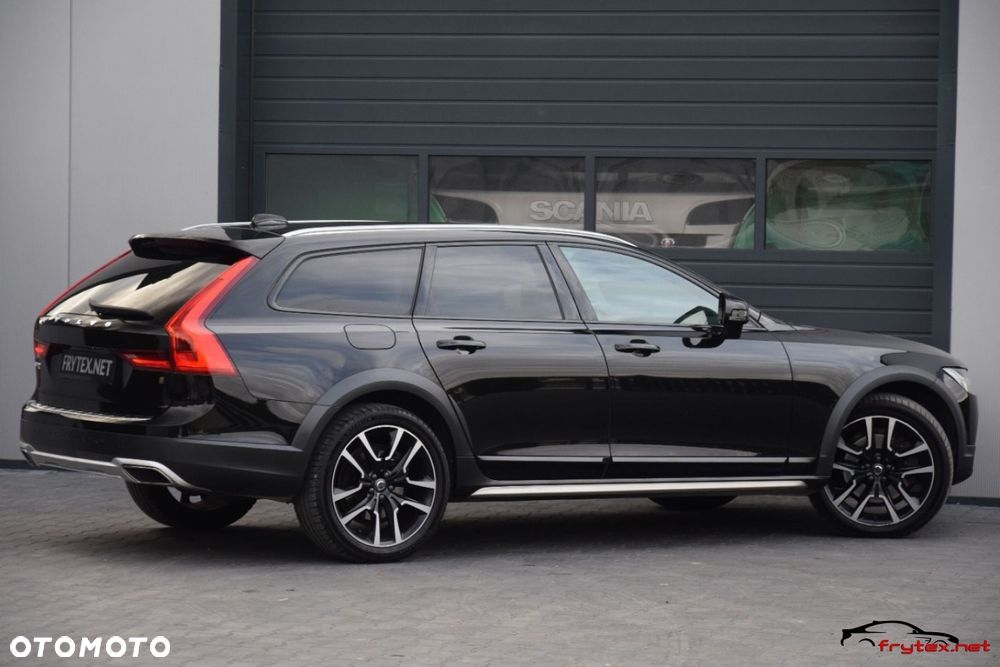 Volvo V90 Cross Country - 11
