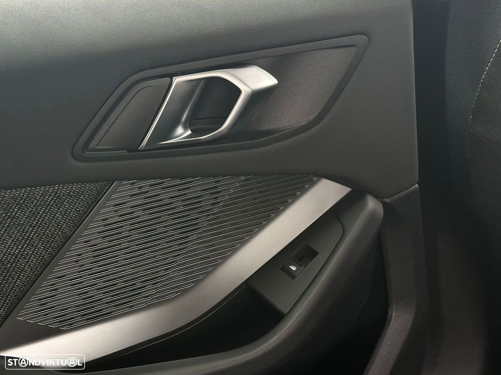 BMW 116 d Pack Desportivo M Auto - 13