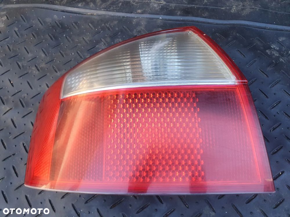 AUDI A4 B6 SEDAN LAMPA LEWY TYŁ LEWA TYLNA 8E0945095C 153929 ORYGINAŁ HELLA - 1