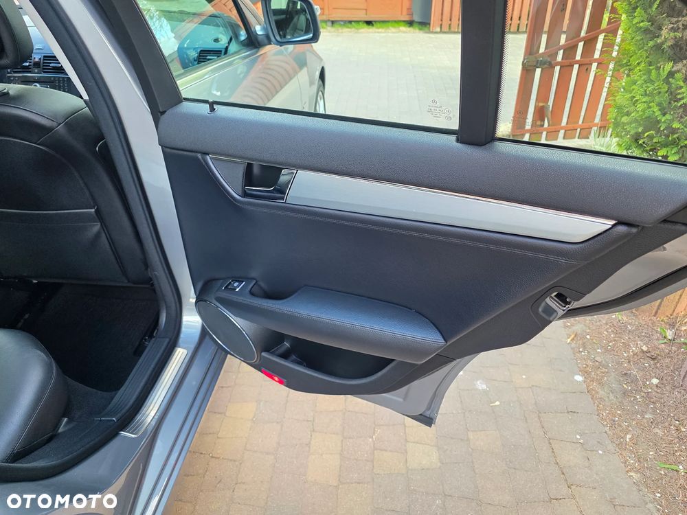 Mercedes-Benz Klasa C 350 7G-TRONIC Avantgarde - 32