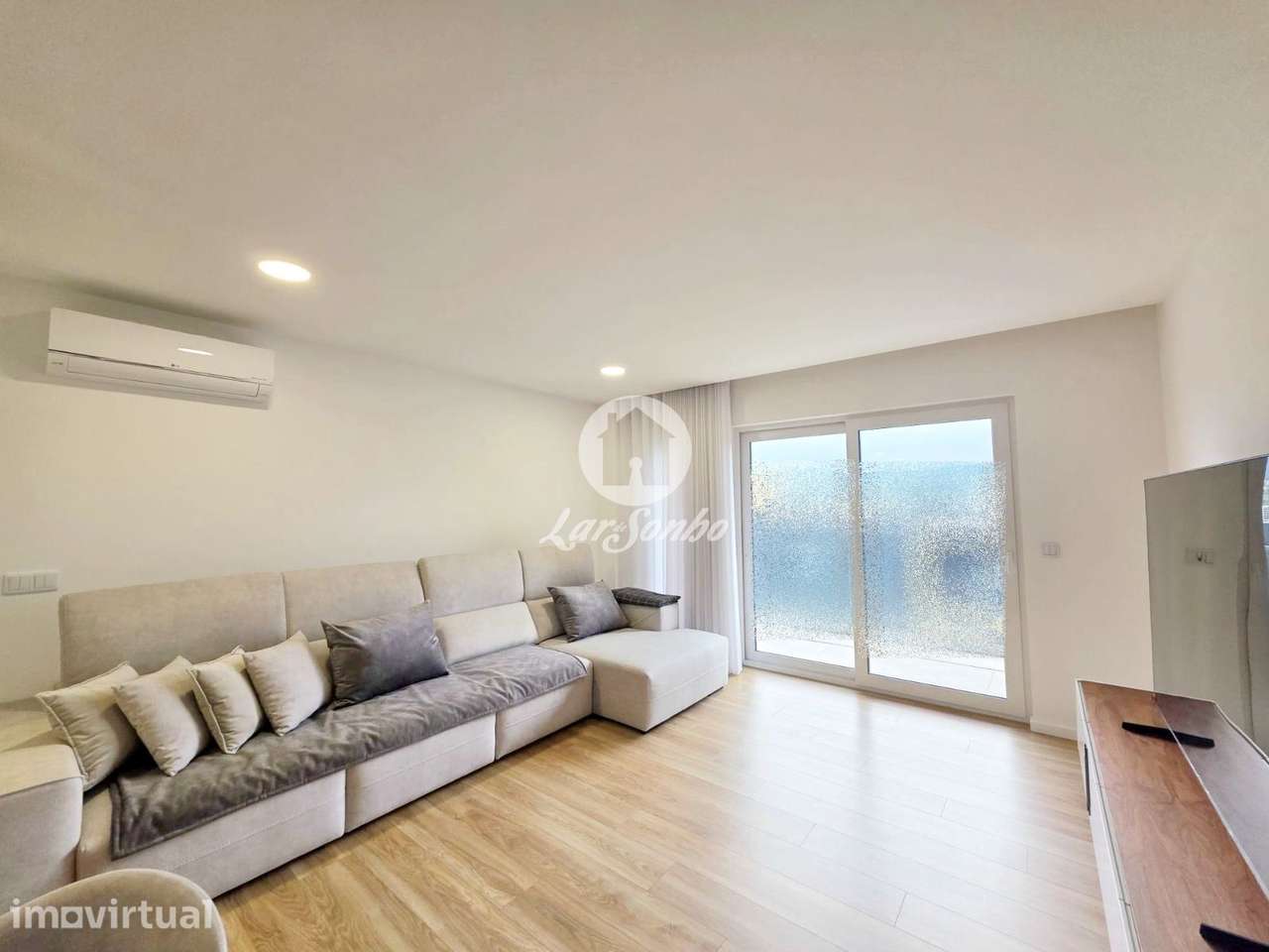 Apartamento T2+1 COMO NOVO com Garagem Fechada e Arrumos em Nine, V... - Grande imagem: 2/14