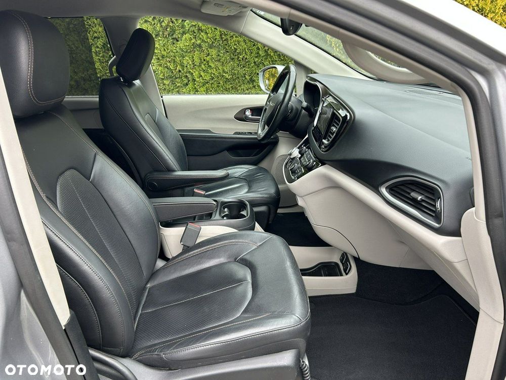 Chrysler Pacifica - 7