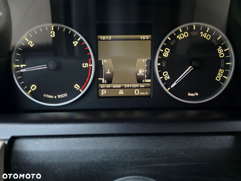 Land Rover Discovery 2.7D V6 HSE - 9
