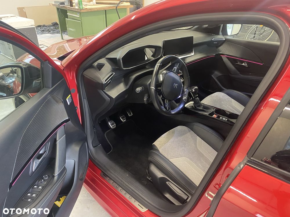 Peugeot 208 - 5