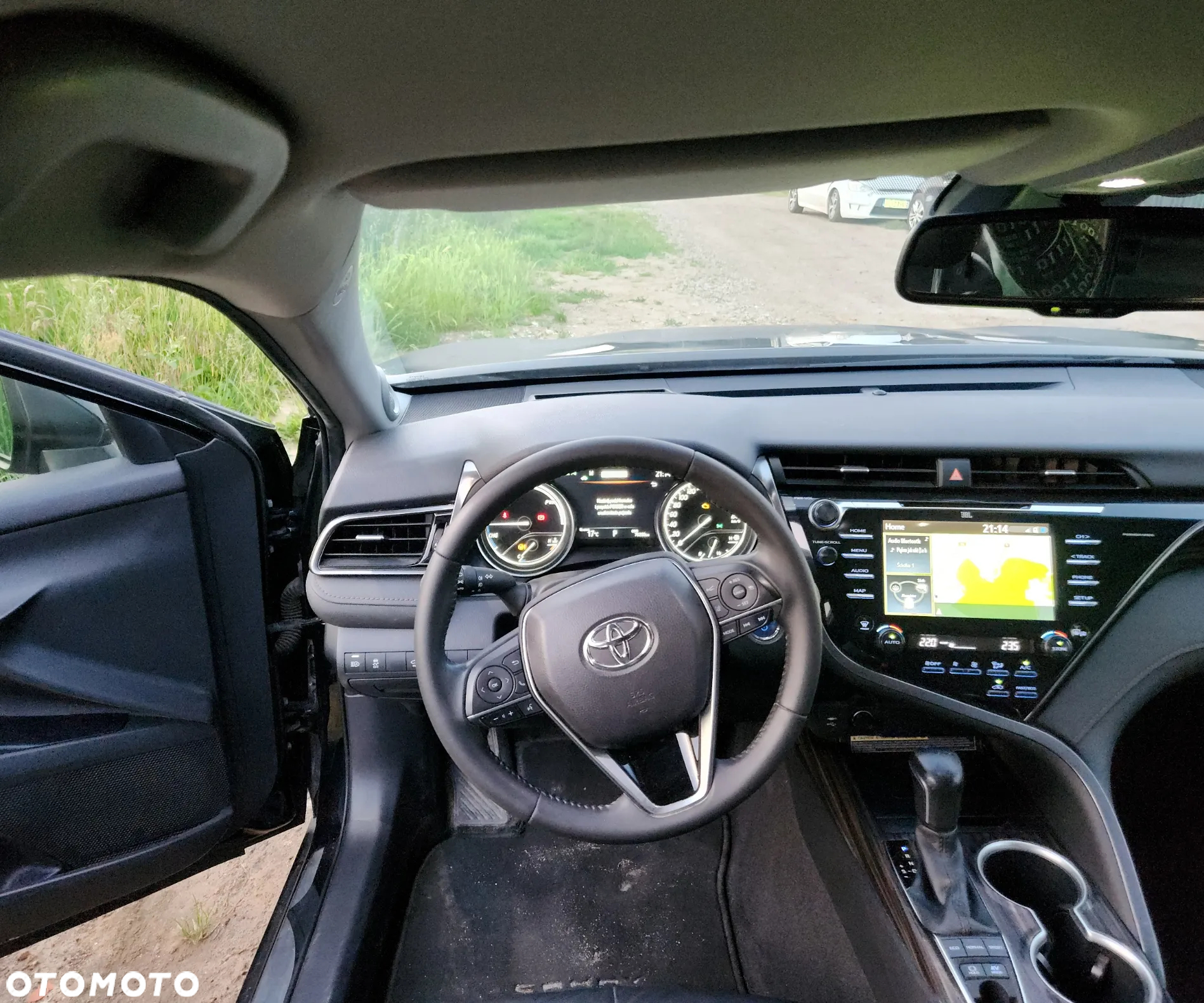 Toyota Camry 2.5 Hybrid Executive CVT - 19