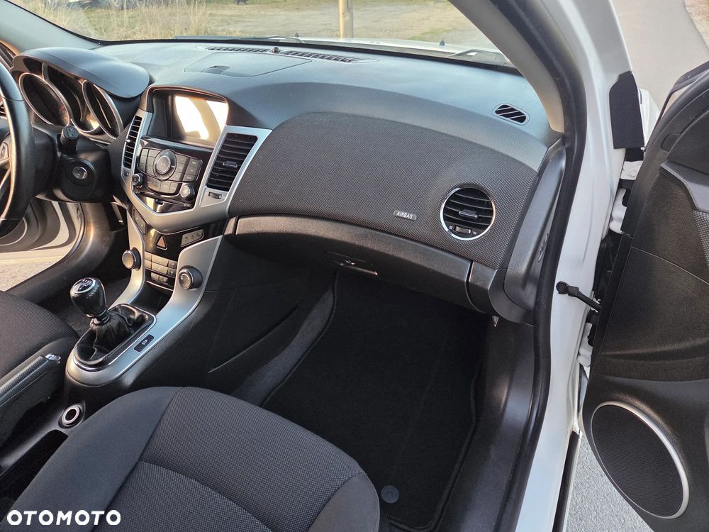 Chevrolet Cruze 1.6 LT - 12