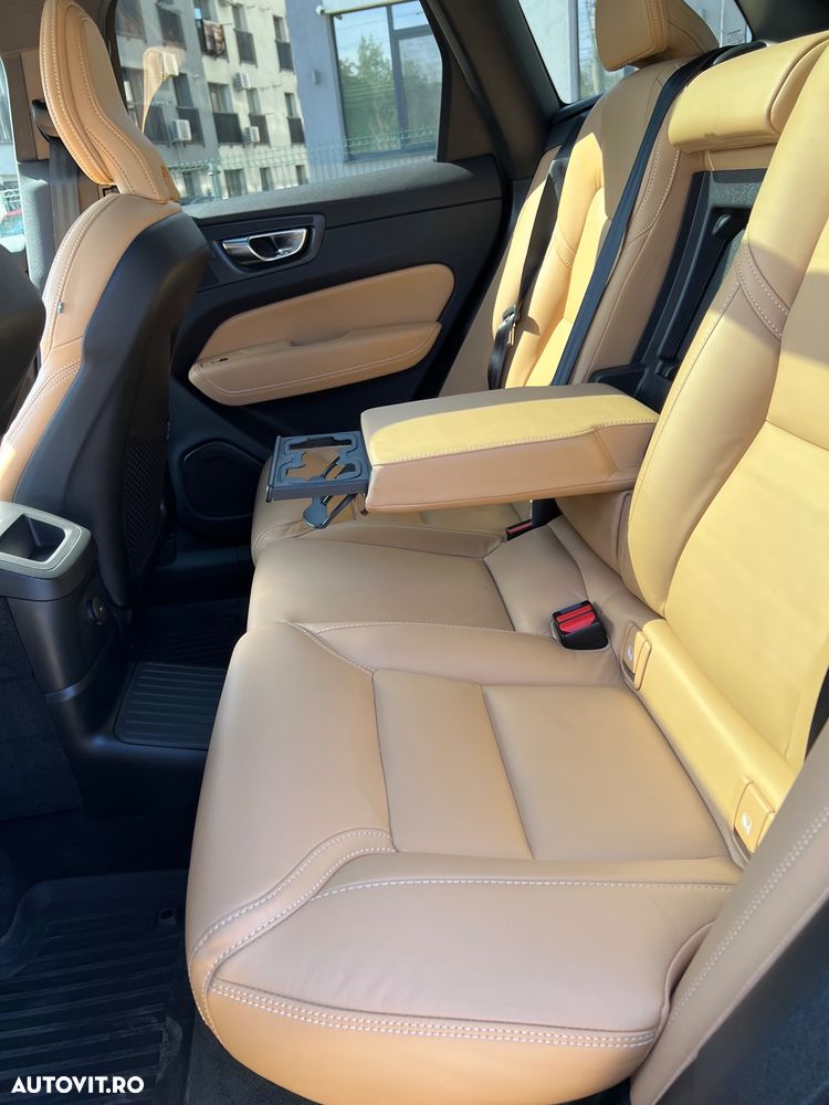 Volvo XC 60 T6 AWD Recharge Plus Dark - 13