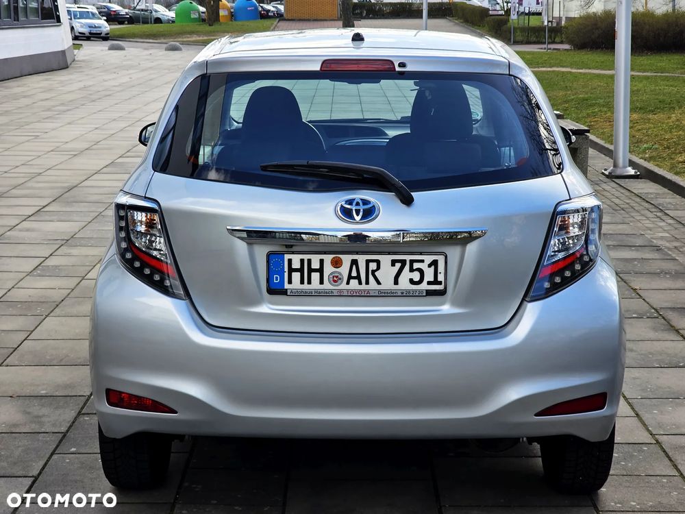 Toyota Yaris Hybrid 100 Premium - 7