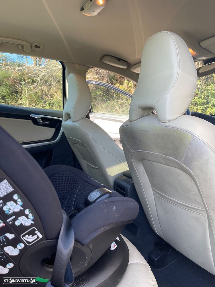 Volvo XC 60 2.0 D4 Momentum - 8