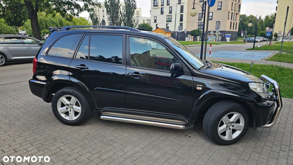 Toyota RAV4 2.0 VVT-i 4x4 - 4