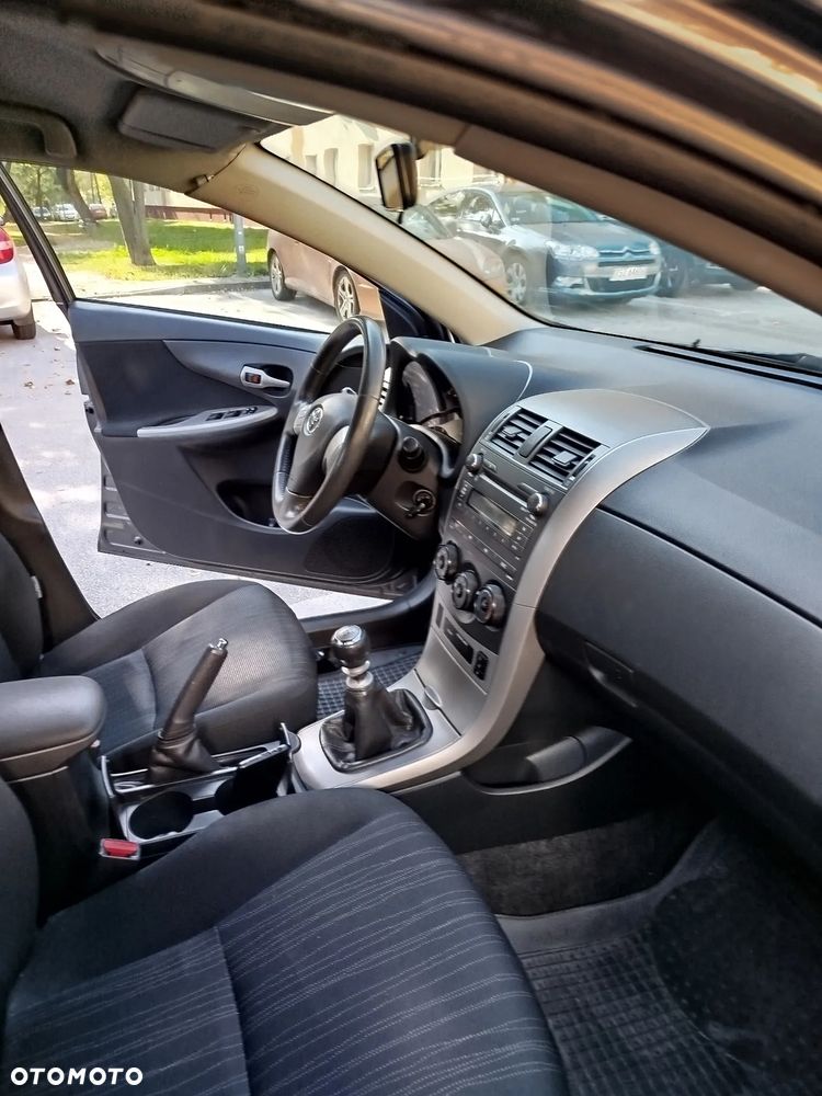 Toyota Corolla - 2