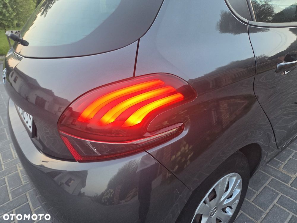 Peugeot 208 - 10