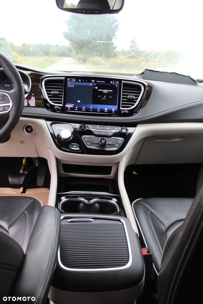 Chrysler Pacifica - 28