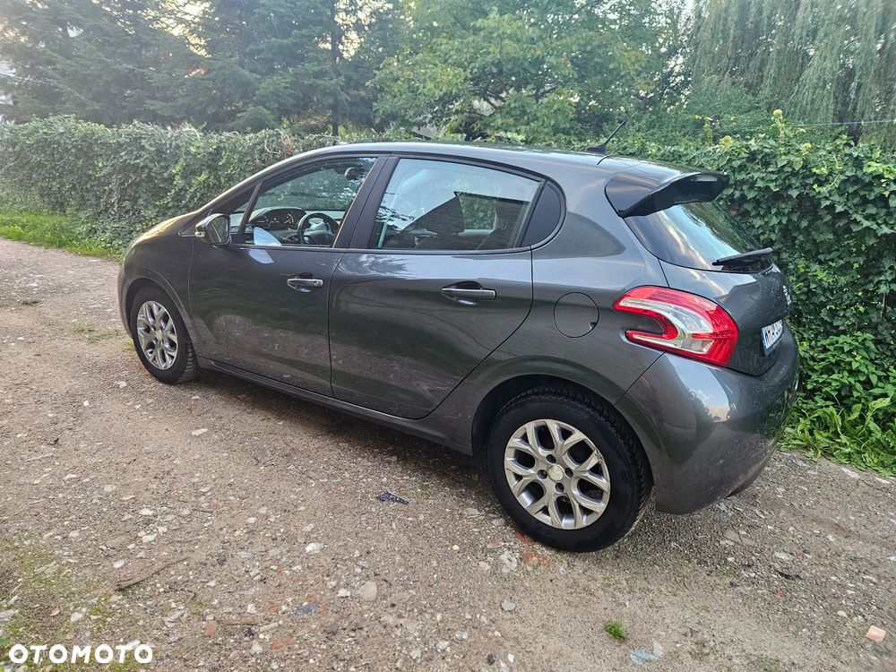 Peugeot 208 - 12