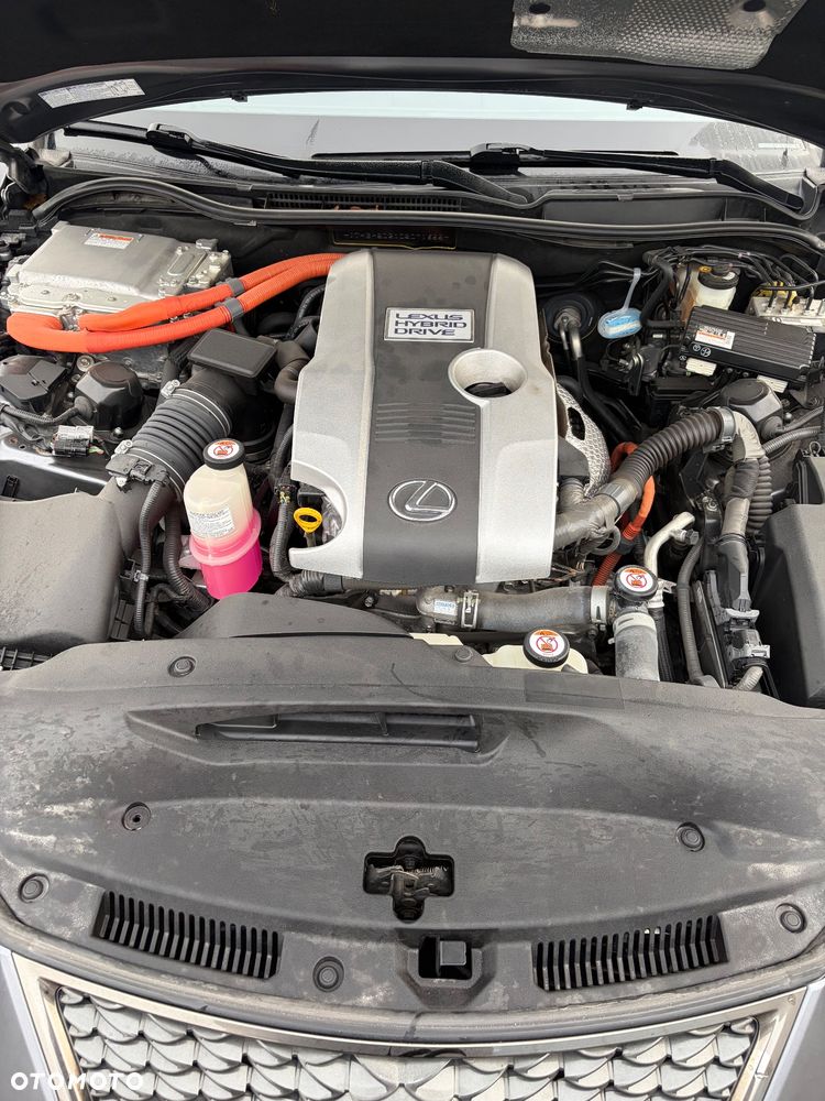 Lexus IS 300h F Sport - 17