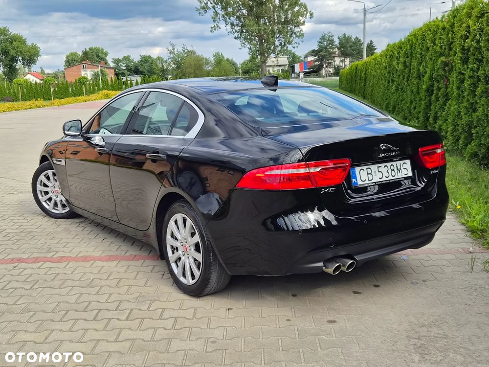 Jaguar XE 2.0 D180 SE - 31