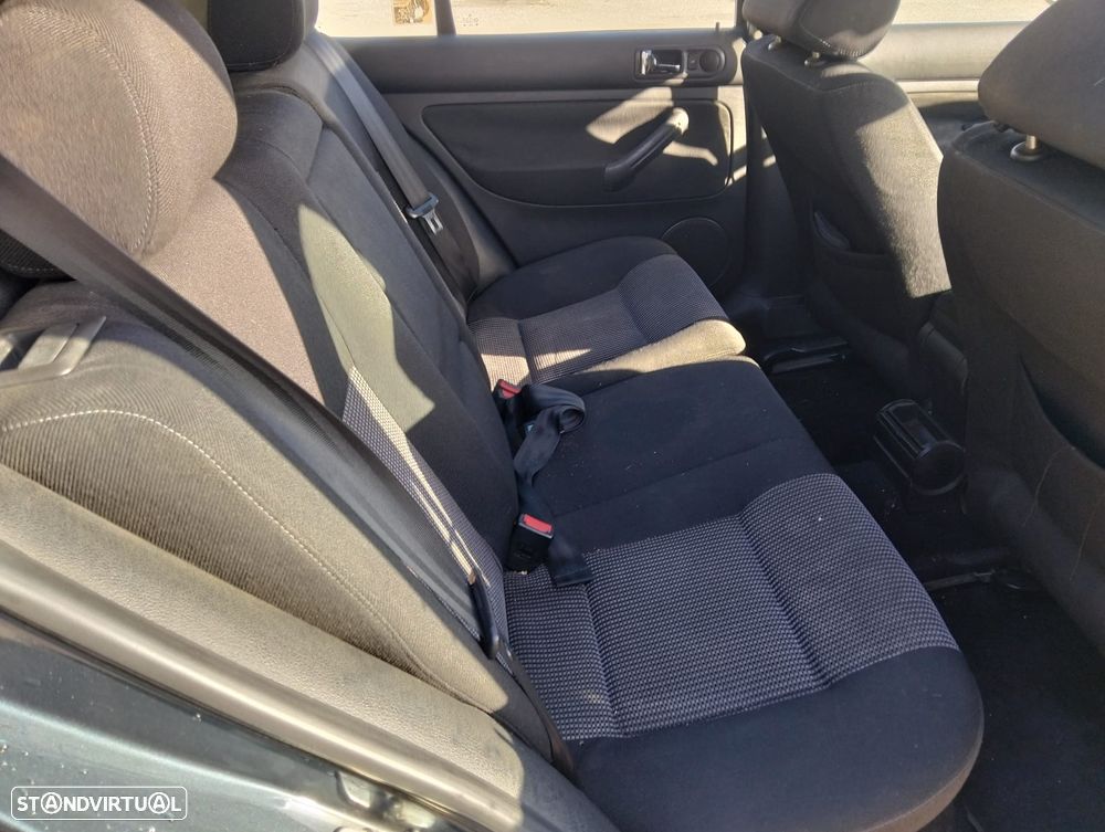 VW Golf 1.9 TDi Highline - 4