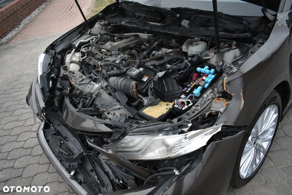 Toyota Camry 2.5 Hybrid Executive CVT - 18