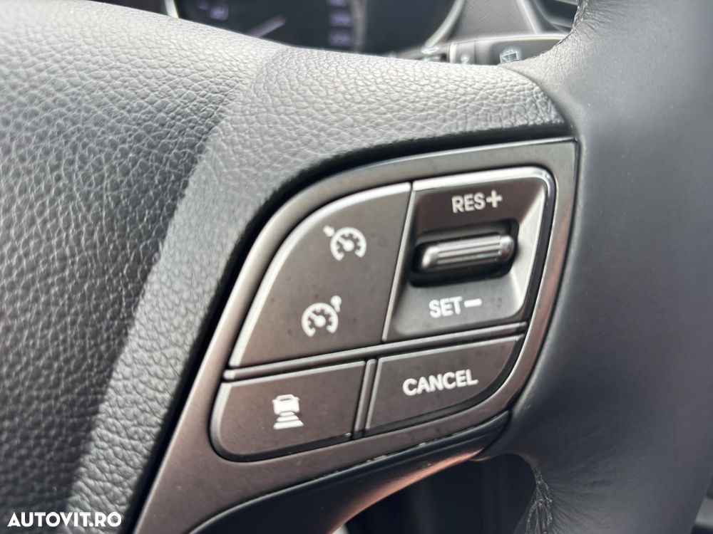 Hyundai Grand Santa Fe - 16