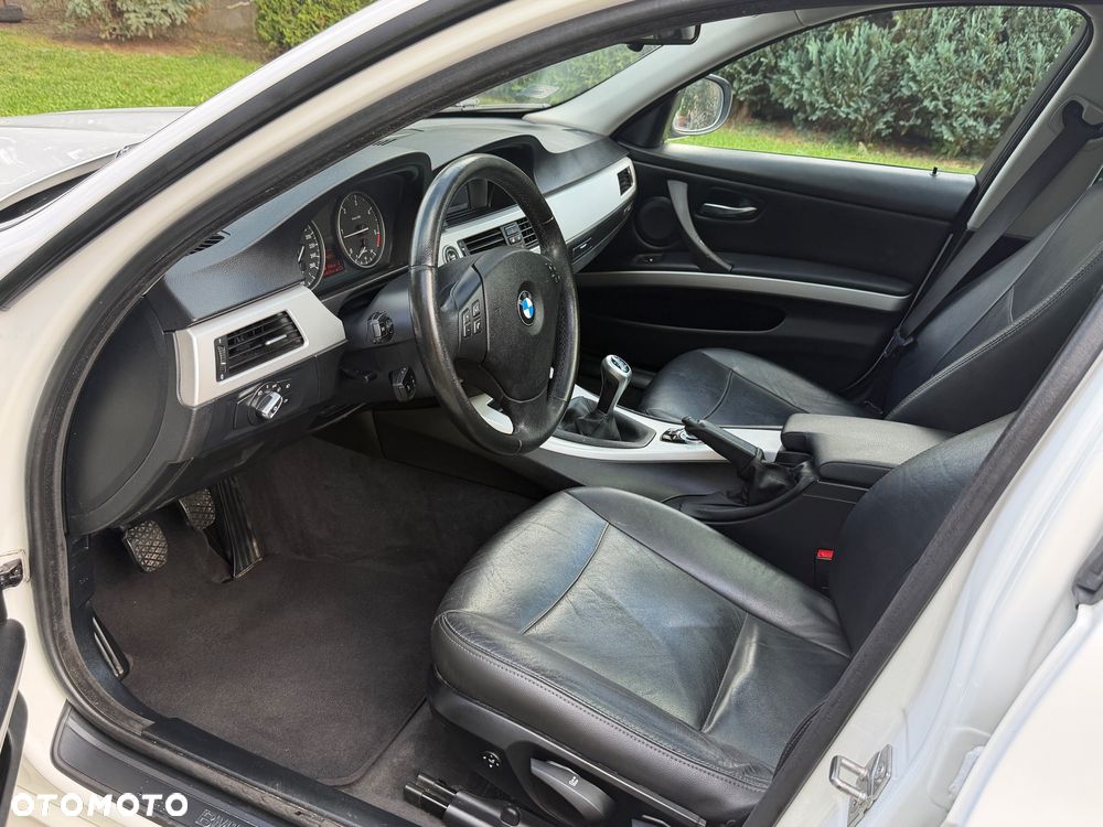 BMW Seria 3 318d - 26