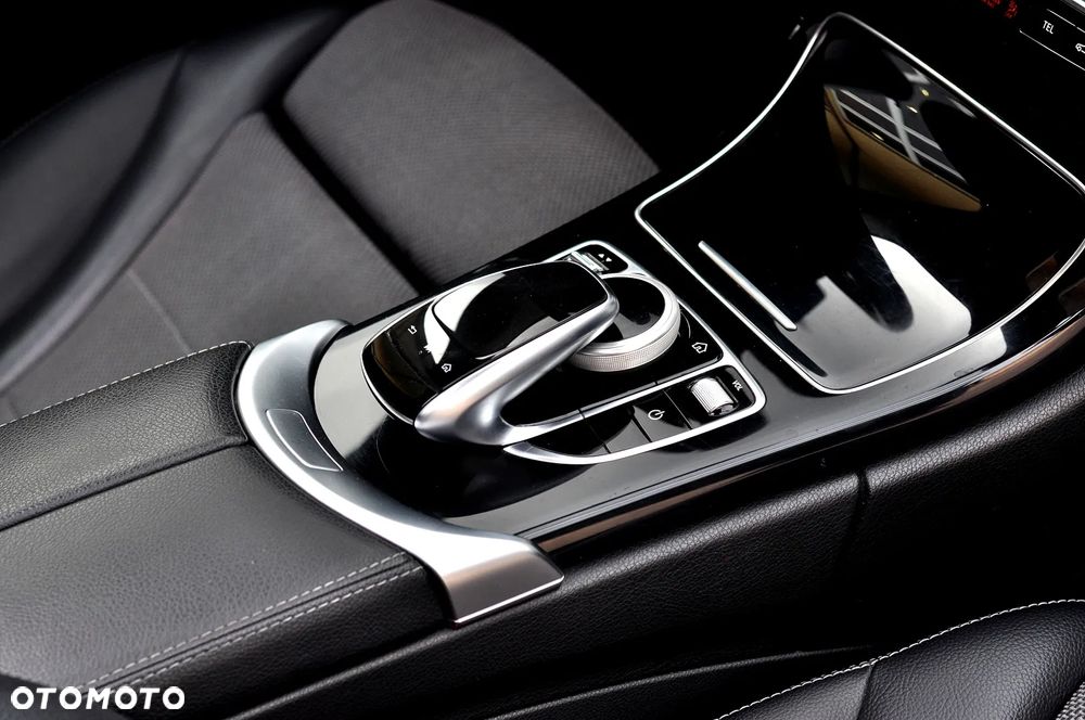 Mercedes-Benz Klasa C 220 d 4Matic 9G-TRONIC AMG Line - 20