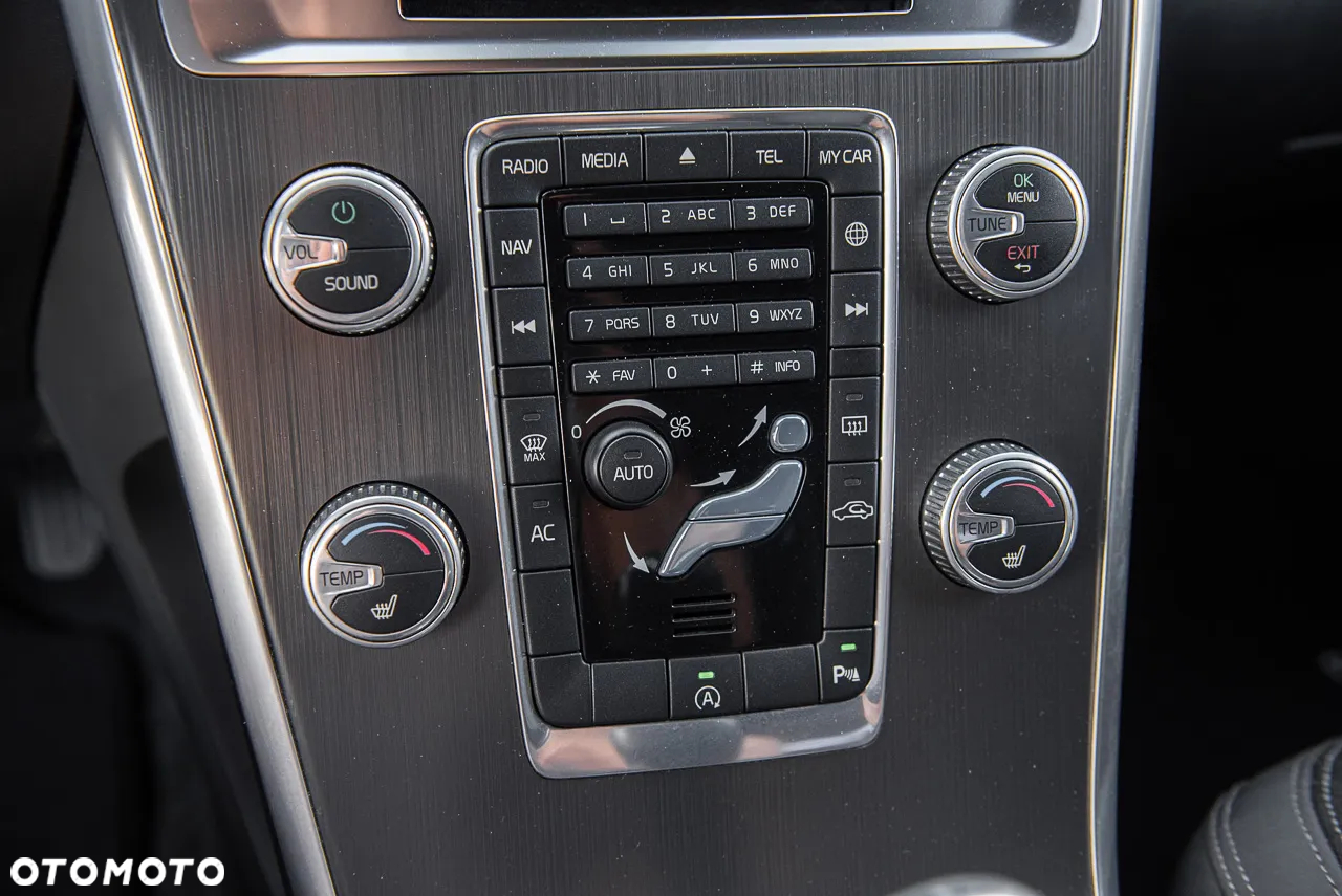 Volvo XC 60 D4 Momentum - 28