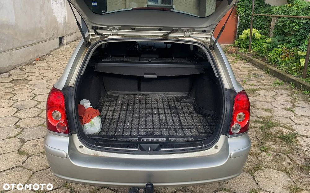 Toyota Avensis 1.8 VVT-i Luna - 11