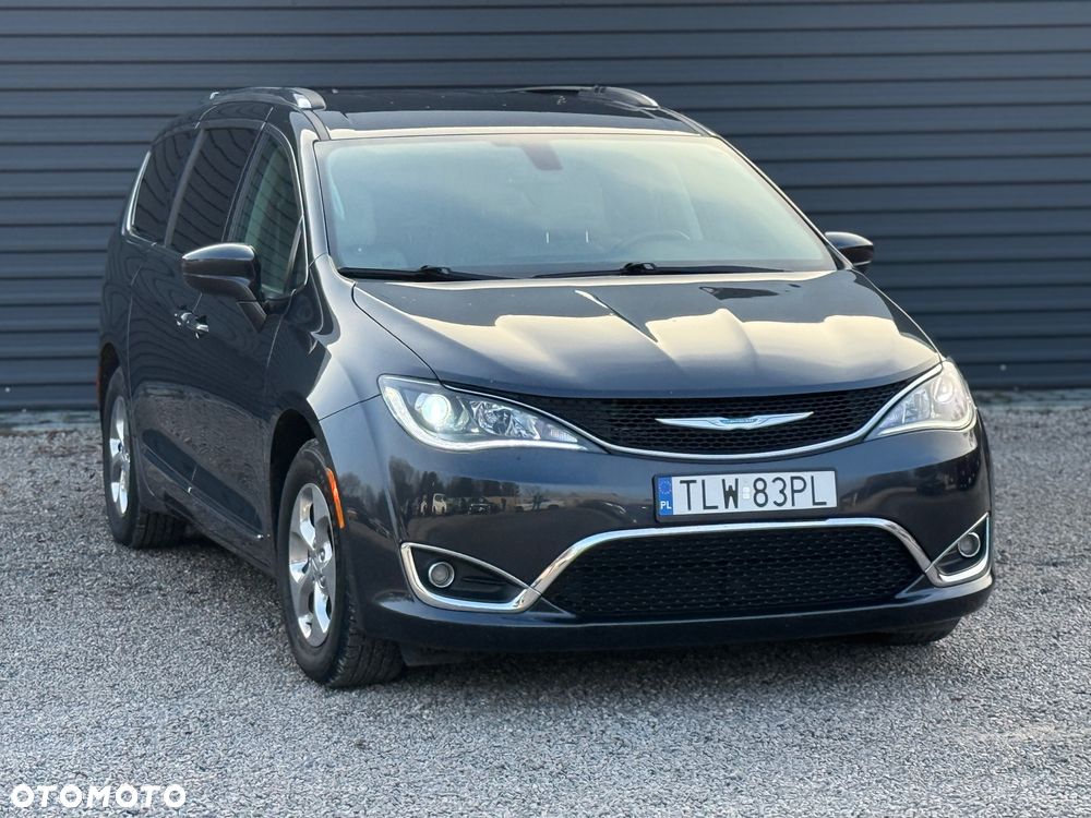 Chrysler Pacifica - 15