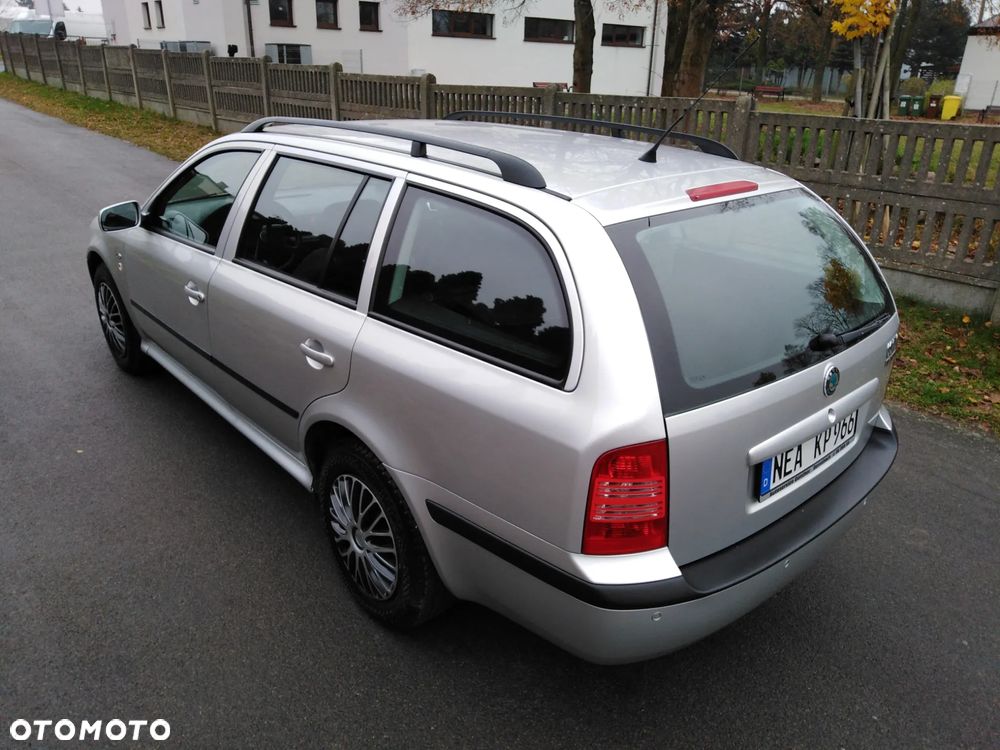 Skoda Octavia 2.0 Combi Ambiente 4x4 - 12