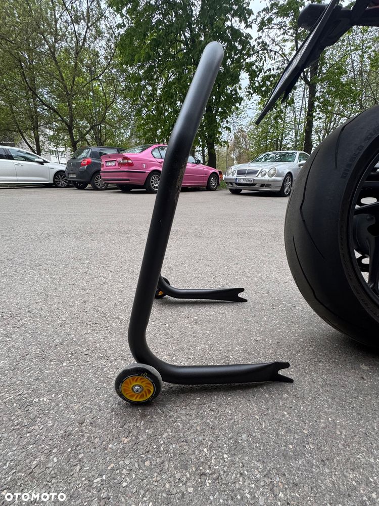 Triumph Street Triple - 8