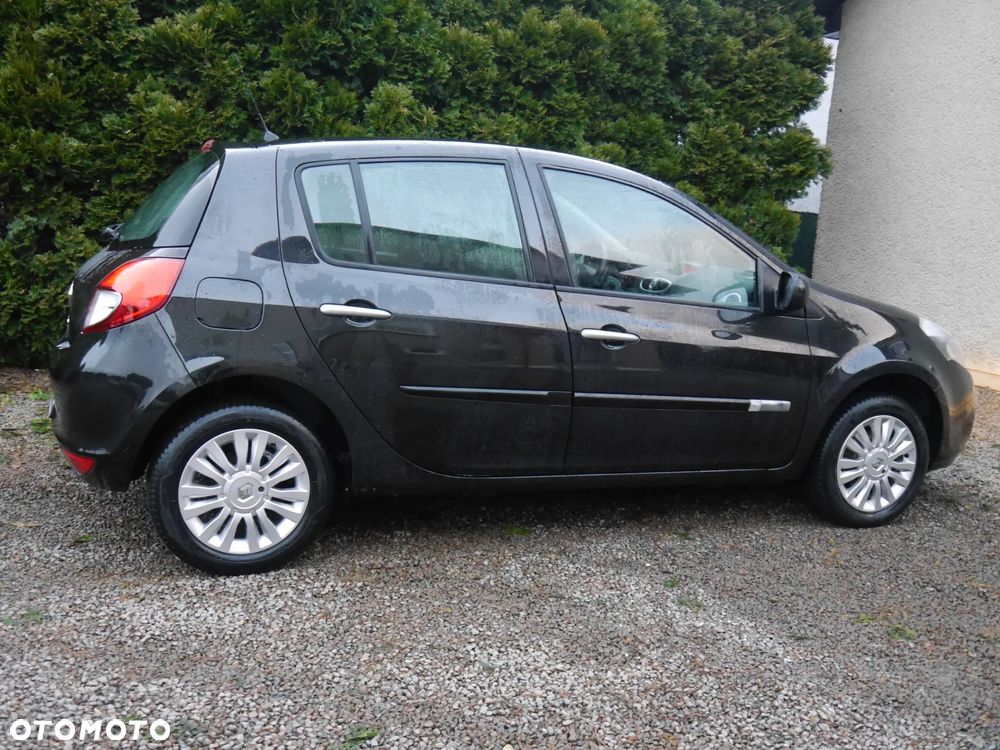 Renault Clio 1.2 16V 75 Dynamique - 11