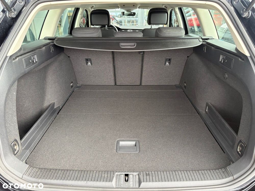 Volkswagen Passat - 19