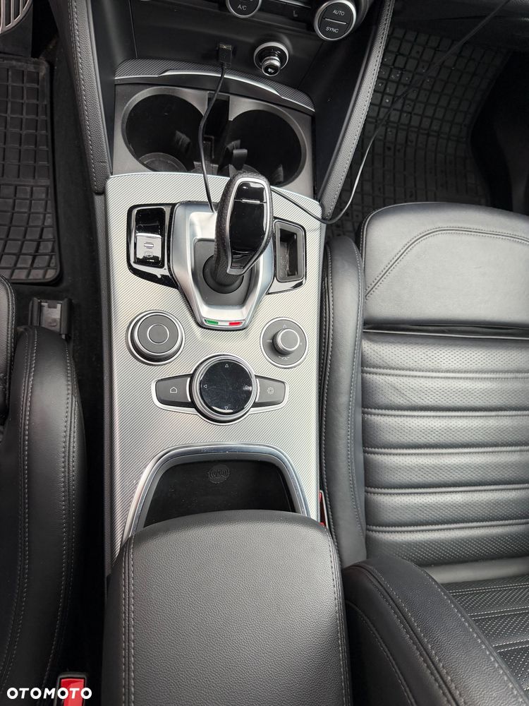 Alfa Romeo Stelvio 2.0 Turbo Veloce Q4 - 11