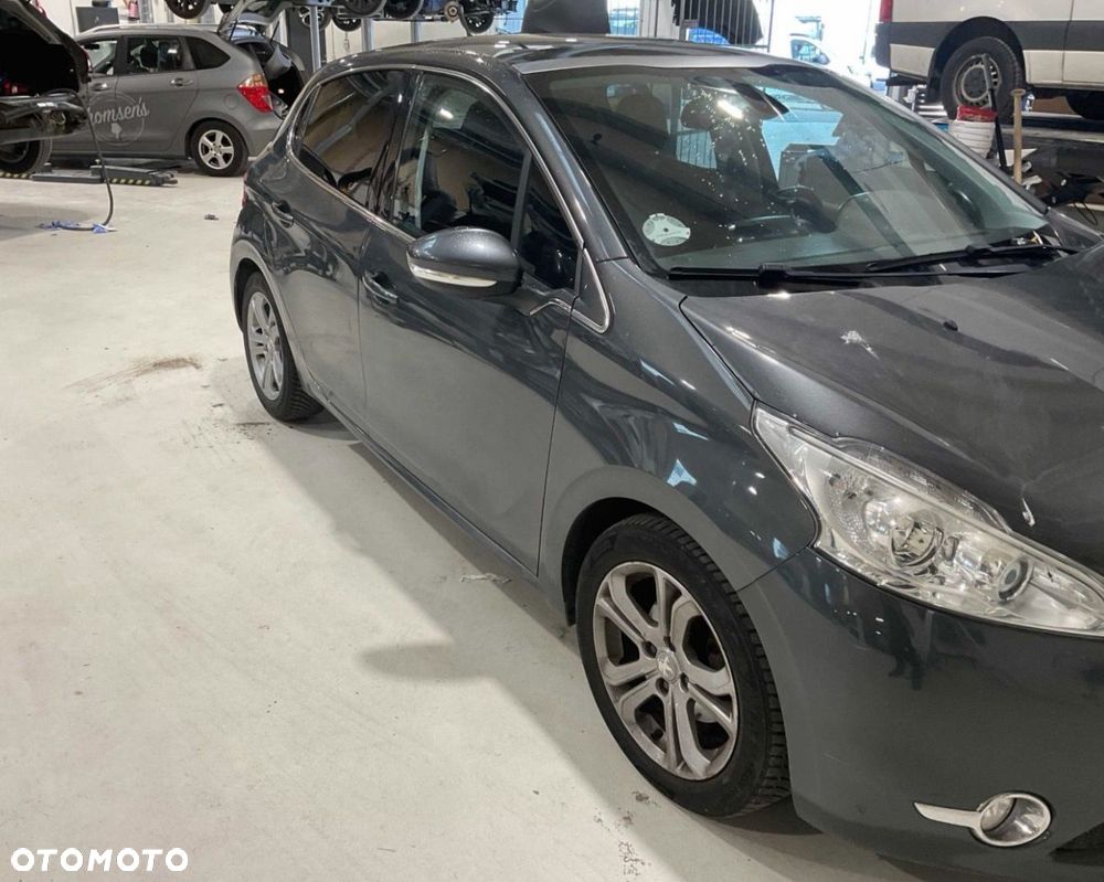 Peugeot 208 - 1