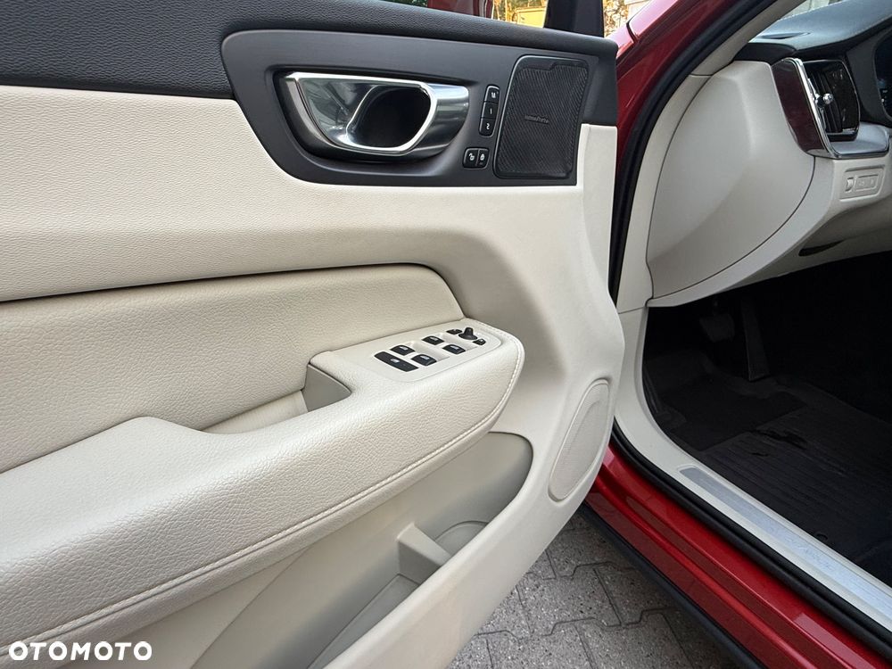 Volvo XC 60 T6 Plug-In Hybrid AWD Inscription - 13