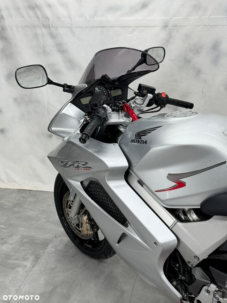 Honda VFR - 8