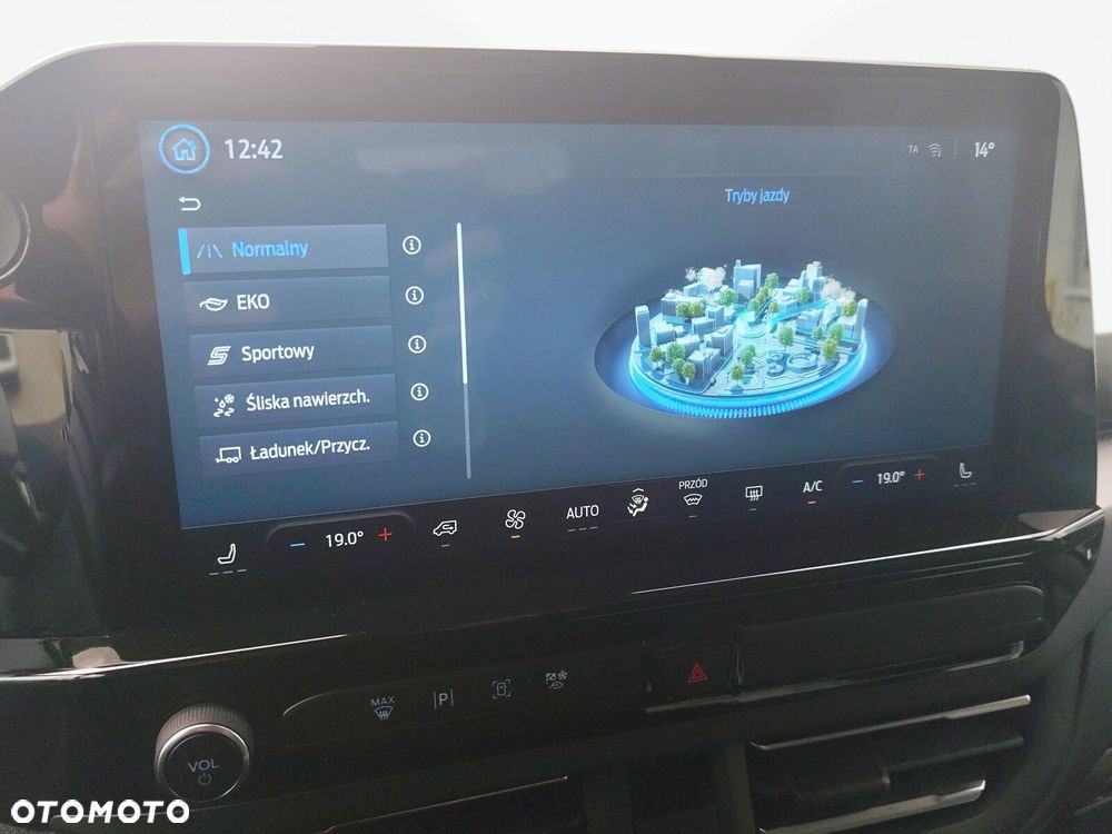 Ford Tourneo Custom - 33