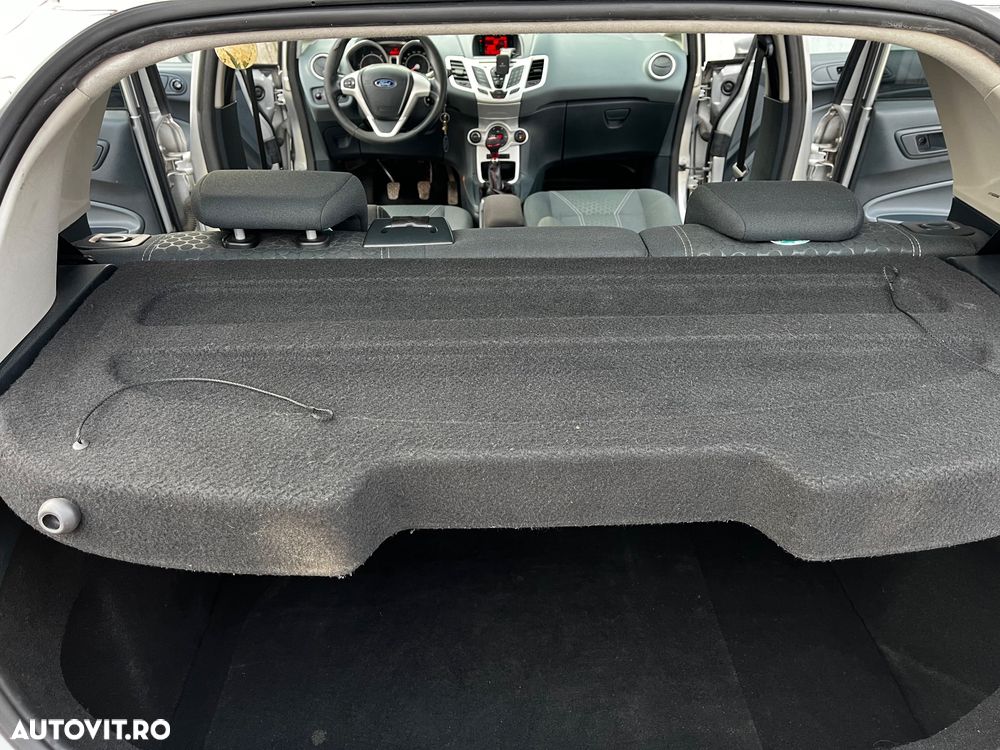 Ford Fiesta 1.6 TDCi DPF Titanium - 9