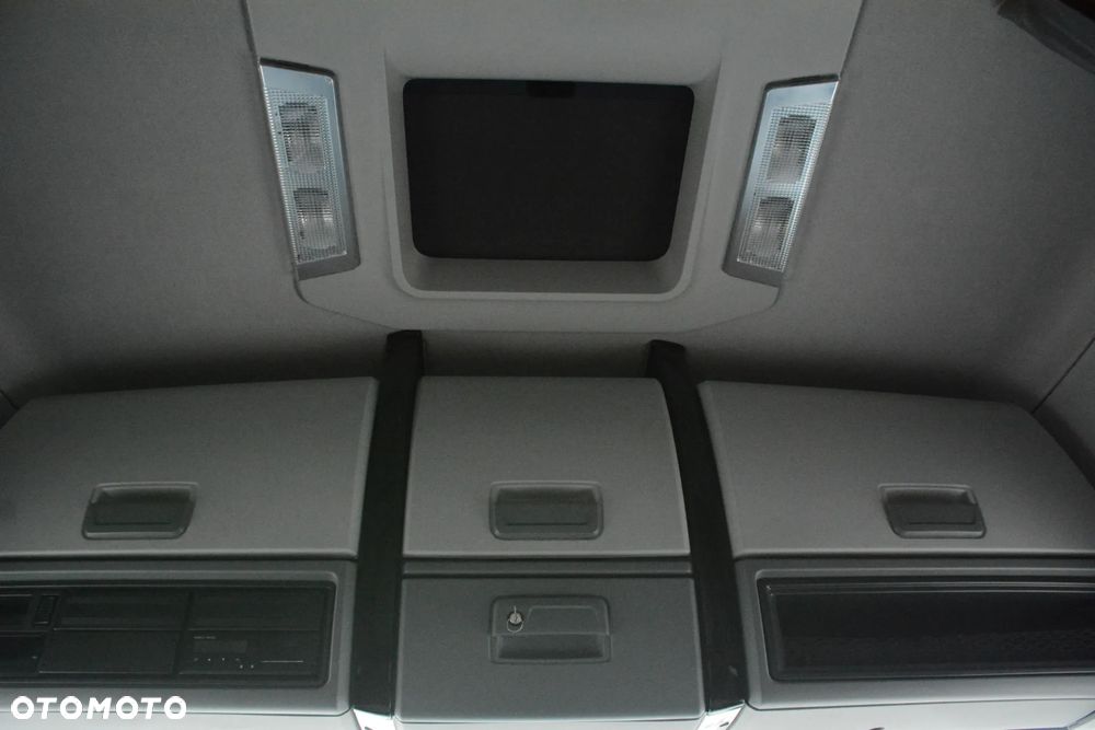 Renault T 460 / 2022r / Retarder / 2 baki / 2 łóżka / Lodówka / Mały przebieg - 17